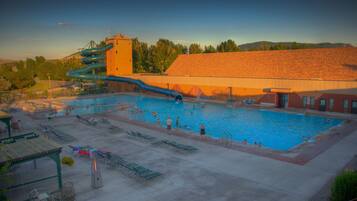 Piscina interna, piscina externa