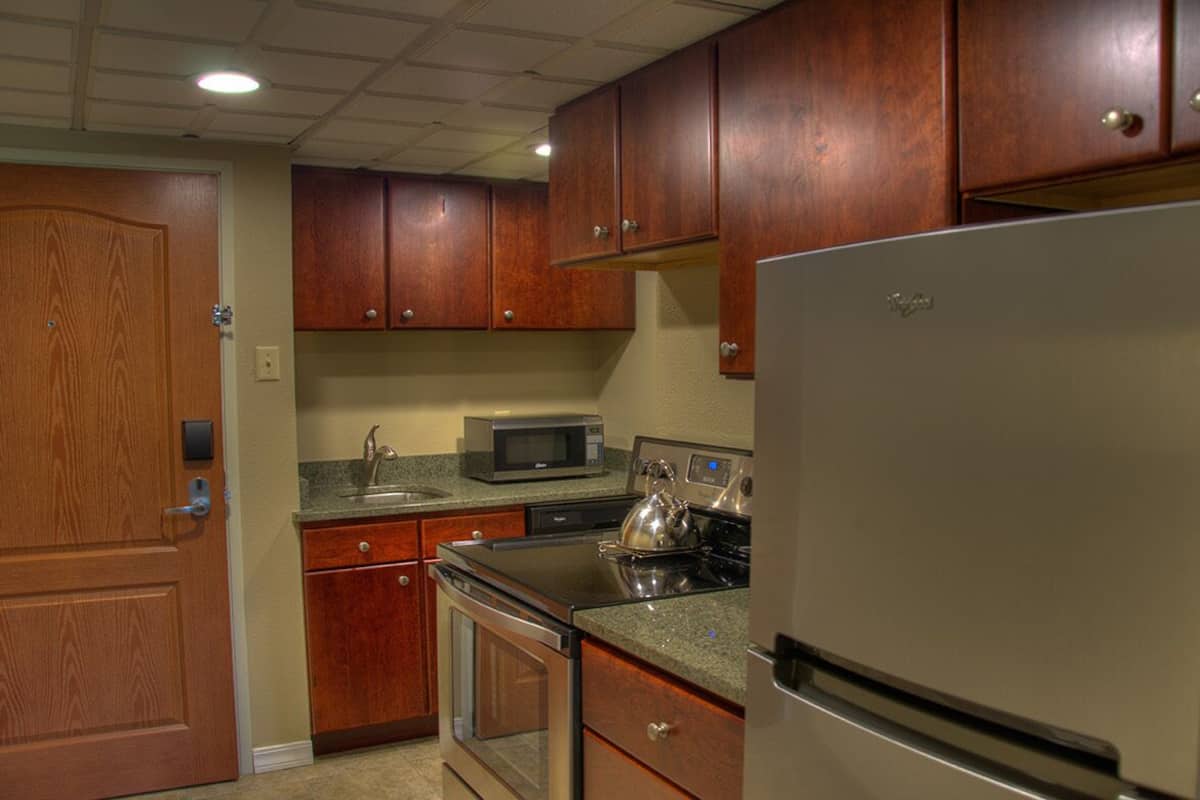 studio | private kitchen | microwave, coffee/tea maker