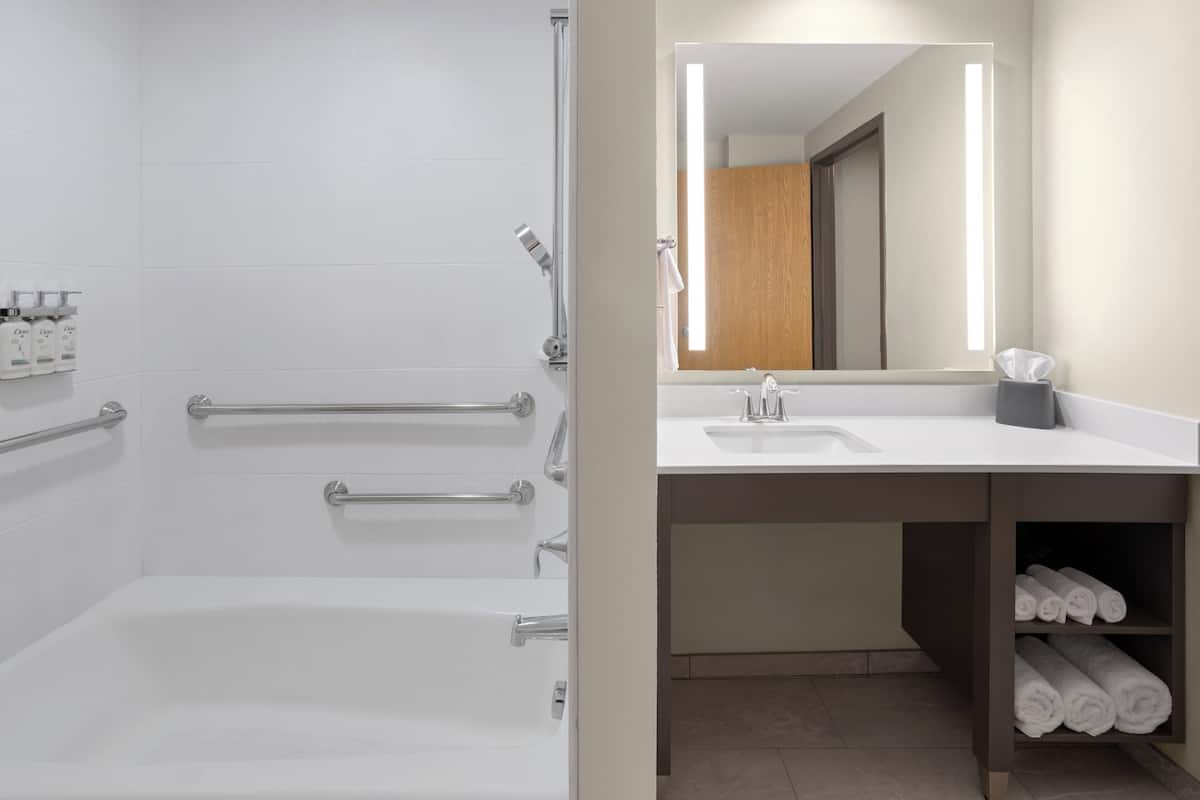Standard Room, 2 Queen Beds, Accessible (Communications)