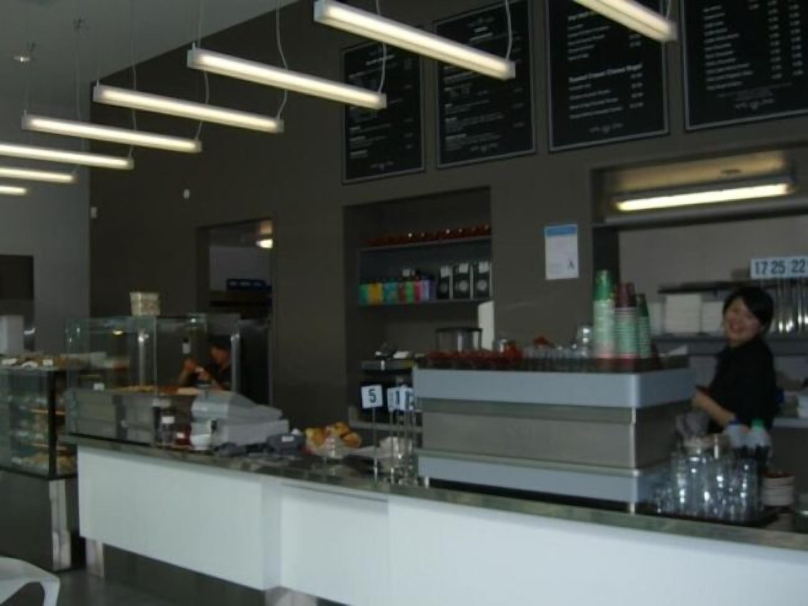 2 restaurants, breakfast served