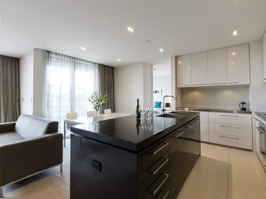 Apartament estàndard, 2 dormitoris | Cuina privada | Frigorífic gran, microones, placa de cuina i rentaplats