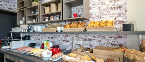 Buffet déjeuner (13.9 EUR par personne)