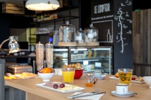 Desayuno buffet todos los días (con cargo) 