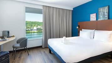 Superior-Zimmer, 1 Doppelbett | Hochwertige Bettwaren, Schreibtisch, laptopgeeigneter Arbeitsplatz
