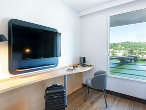 Superior Room, 1 Double Bed | Premium bedding, desk, laptop workspace, blackout curtains - Hôtel ibis Lyon Sud Vienne Saint Louis (Vienne)