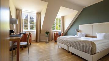 Comfort Double Room | Hypo-allergenic bedding, in-room safe, desk, laptop workspace