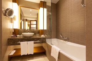 Separate bathtub and shower, rainfall showerhead