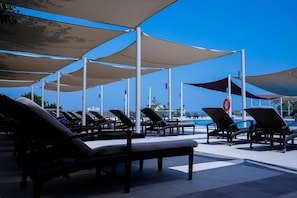 Outdoor pool - Crowne Plaza Sohar by IHG (Sohar)