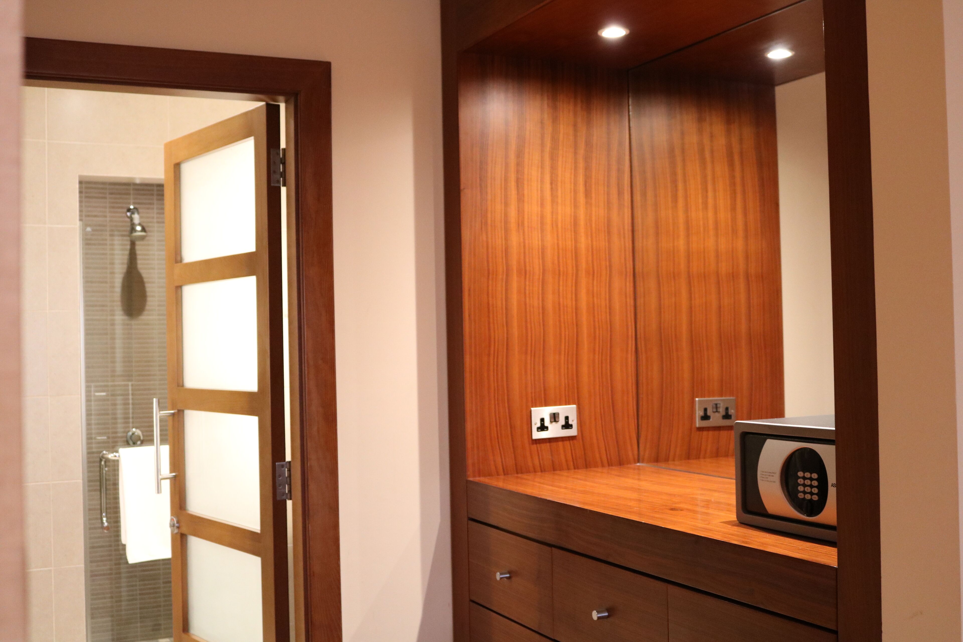 suite, 1 bedroom, balcony | 1 bedroom, minibar, in-room safe, desk