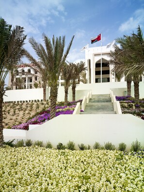 Front of property - Crowne Plaza Sohar by IHG (Sohar)