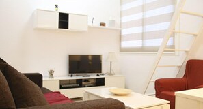 Standard Apartment, 1 Bedroom | 1 bedroom, iron/ironing board, free cribs/infant beds, free WiFi - Travessera Parc Guell Apartamentos (Barcelona)