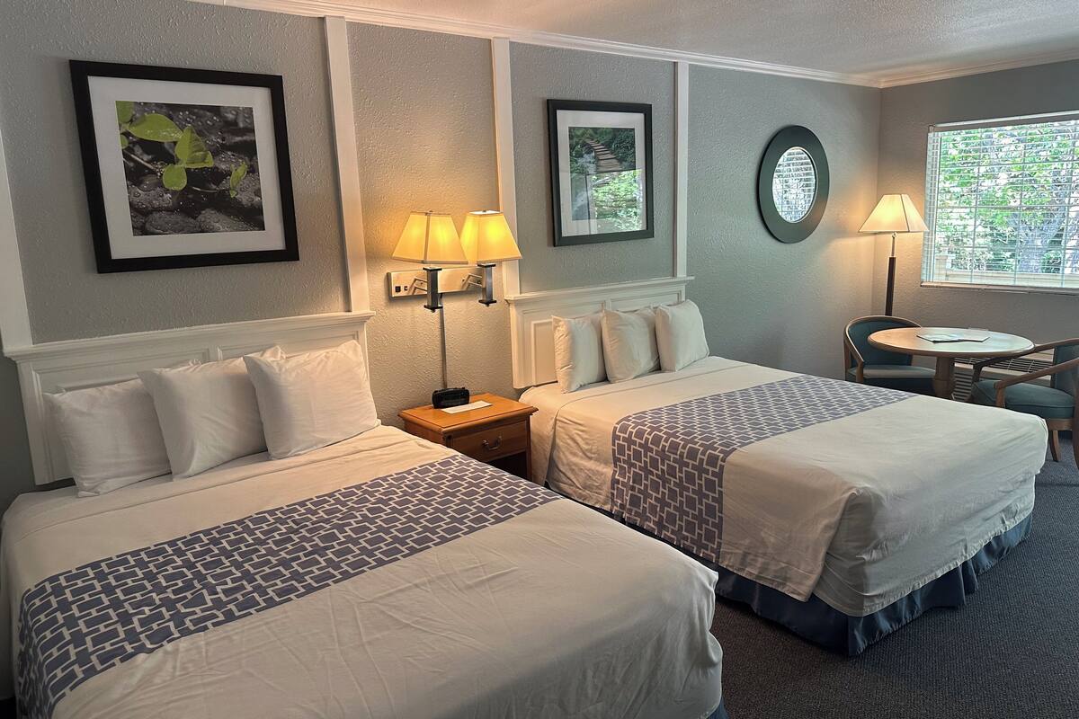Deluxe Double Room (Two Queen Room)