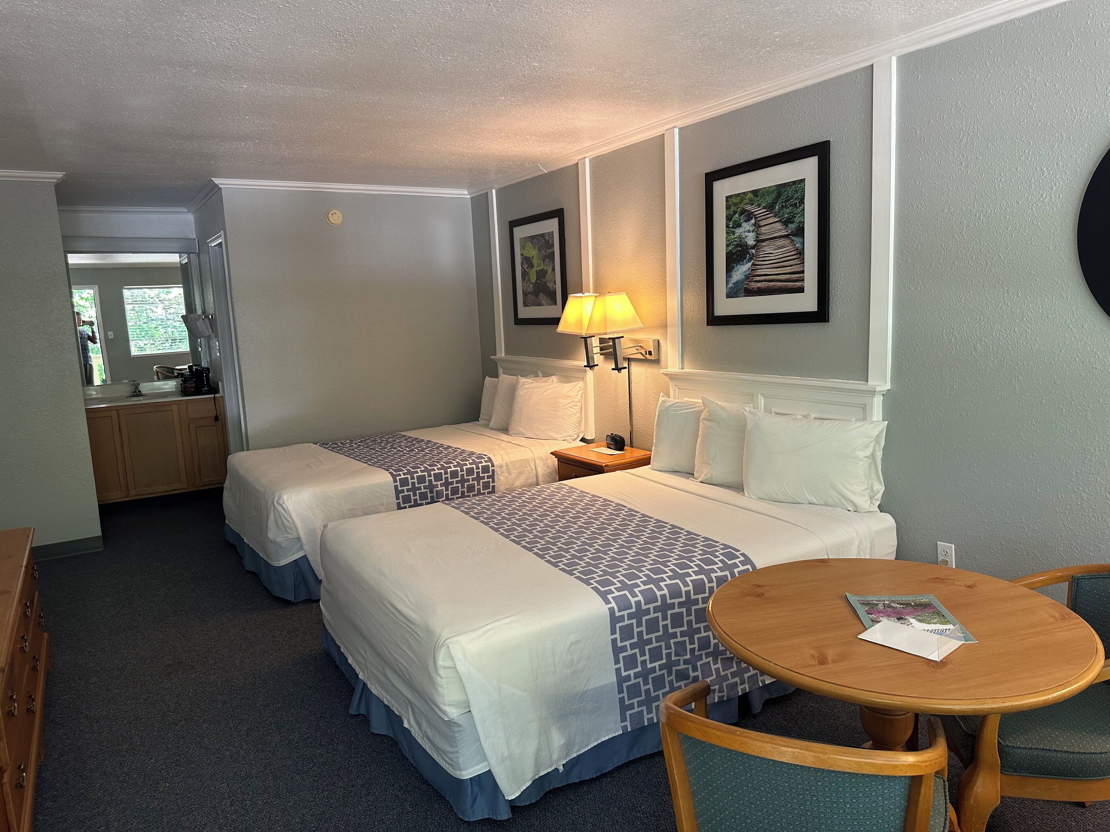 deluxe double room (two queen room)