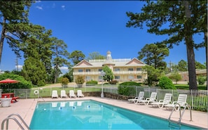 Traditional Double Room, Private Bathroom (Cozy Queen) | Outdoor pool - Land O Nod Inn (Eureka Springs)