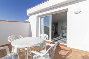 Leilighet – superior, 1 soverom, kjøkken, byutsikt | Terrasse/patio