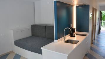Comfort Apartment, 1 Bedroom, Kitchenette | Private kitchen | Full-sized fridge, microwave, stovetop, coffee/tea maker