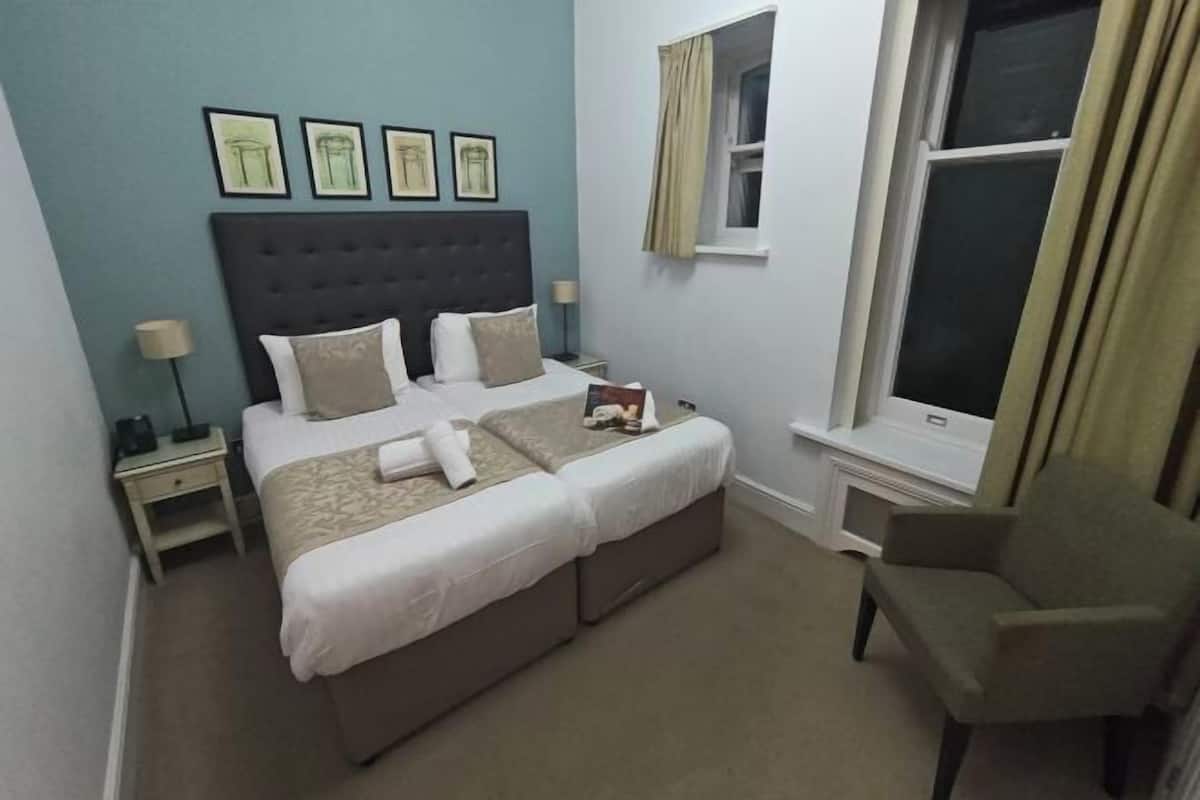 Minibar, laptop workspace, free WiFi, bed sheets