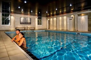 Indoor pool, sun loungers