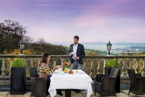 2 间餐厅,供应早餐