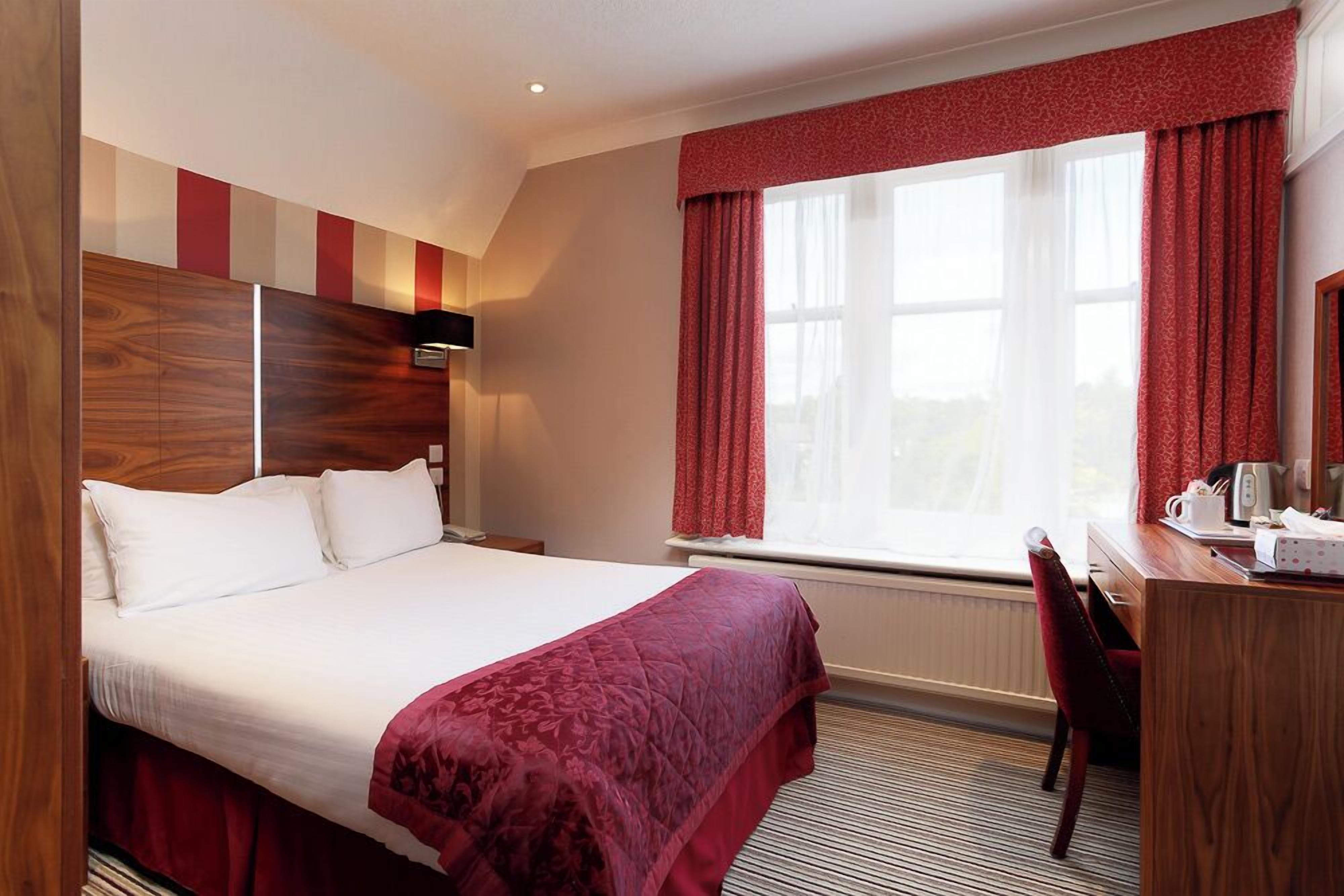 Economy Double Room | Desk, iron/ironing board, free WiFi, bed sheets