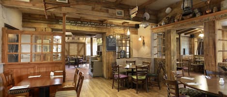 Daily full breakfast (GBP 9.95 per person)