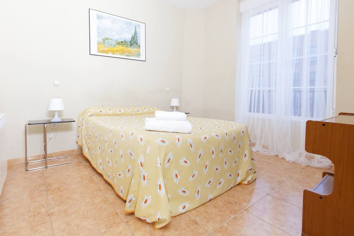 Double Room, Shared Bathroom | Memory foam beds, in-room safe, laptop workspace