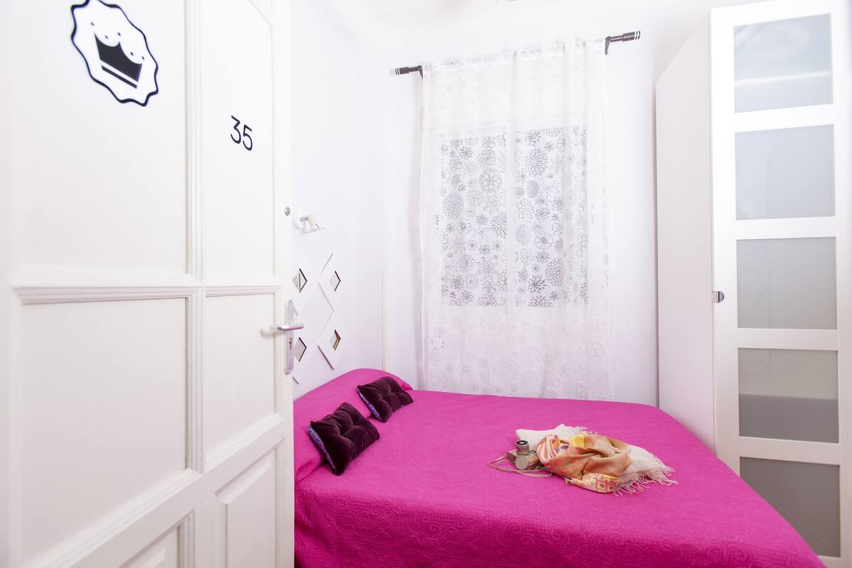 Standard Single Room | Memory foam beds, in-room safe, laptop workspace