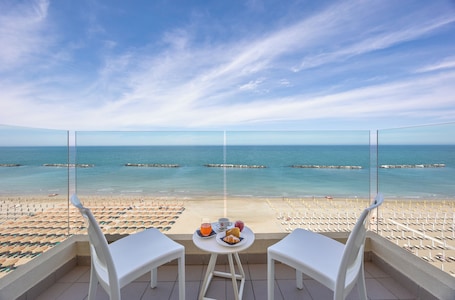 Balcón. Nautilus Family Hotel