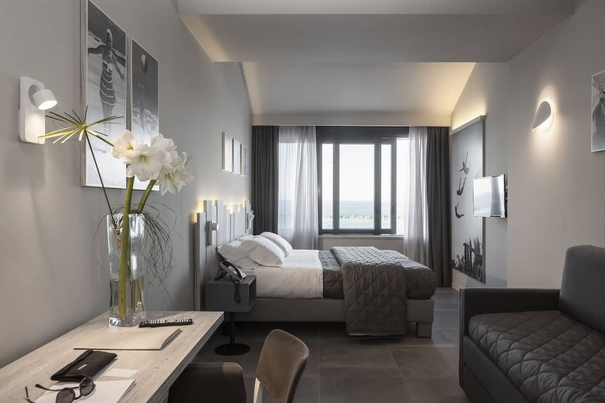 1 bedroom, minibar, in-room safe, desk