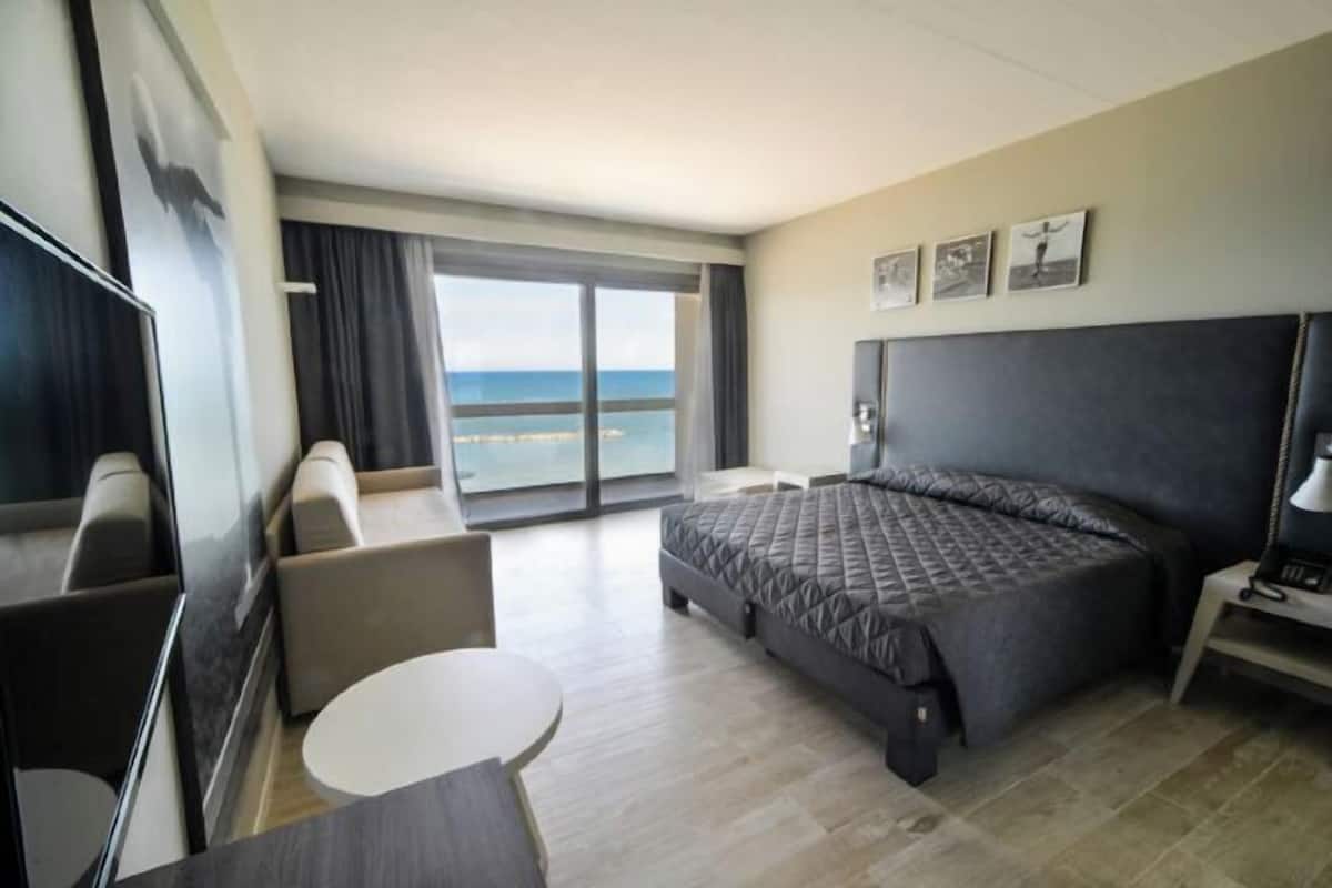 1 bedroom, minibar, in-room safe, desk