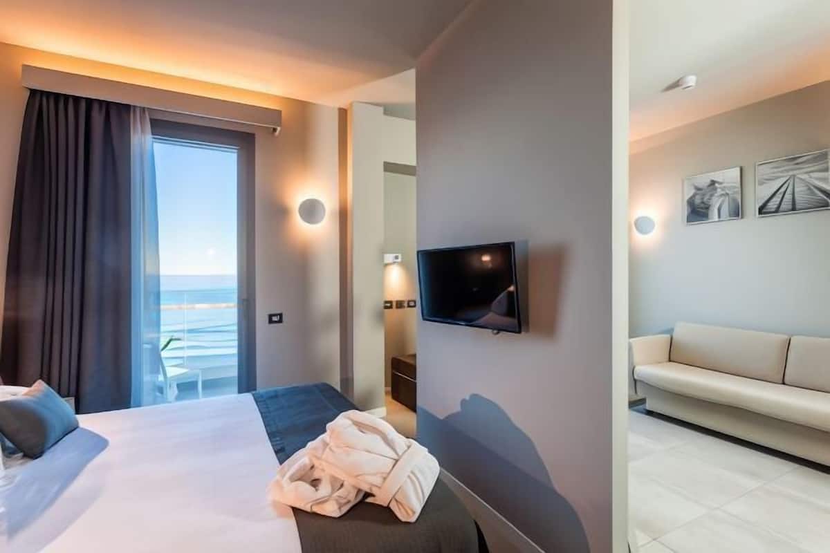 1 bedroom, minibar, in-room safe, desk