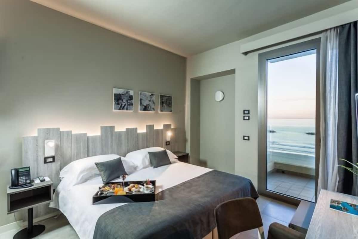 1 bedroom, minibar, in-room safe, desk