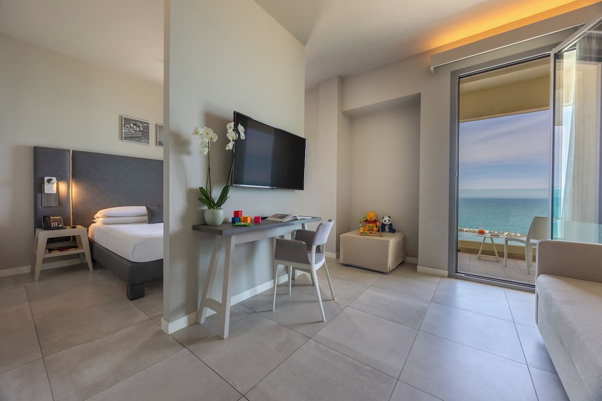 1 bedroom, minibar, in-room safe, desk