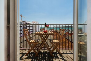 Porch - Hello Lisbon Conde Barão Apartments (Lisbon)
