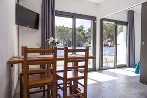 Apartamento estándar, 1 habitación | Caja fuerte, cunas (de pago), wifi gratis y ropa de cama