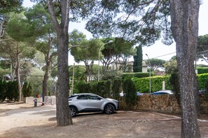 Aparcamiento sin asistencia (10 EUR por día)