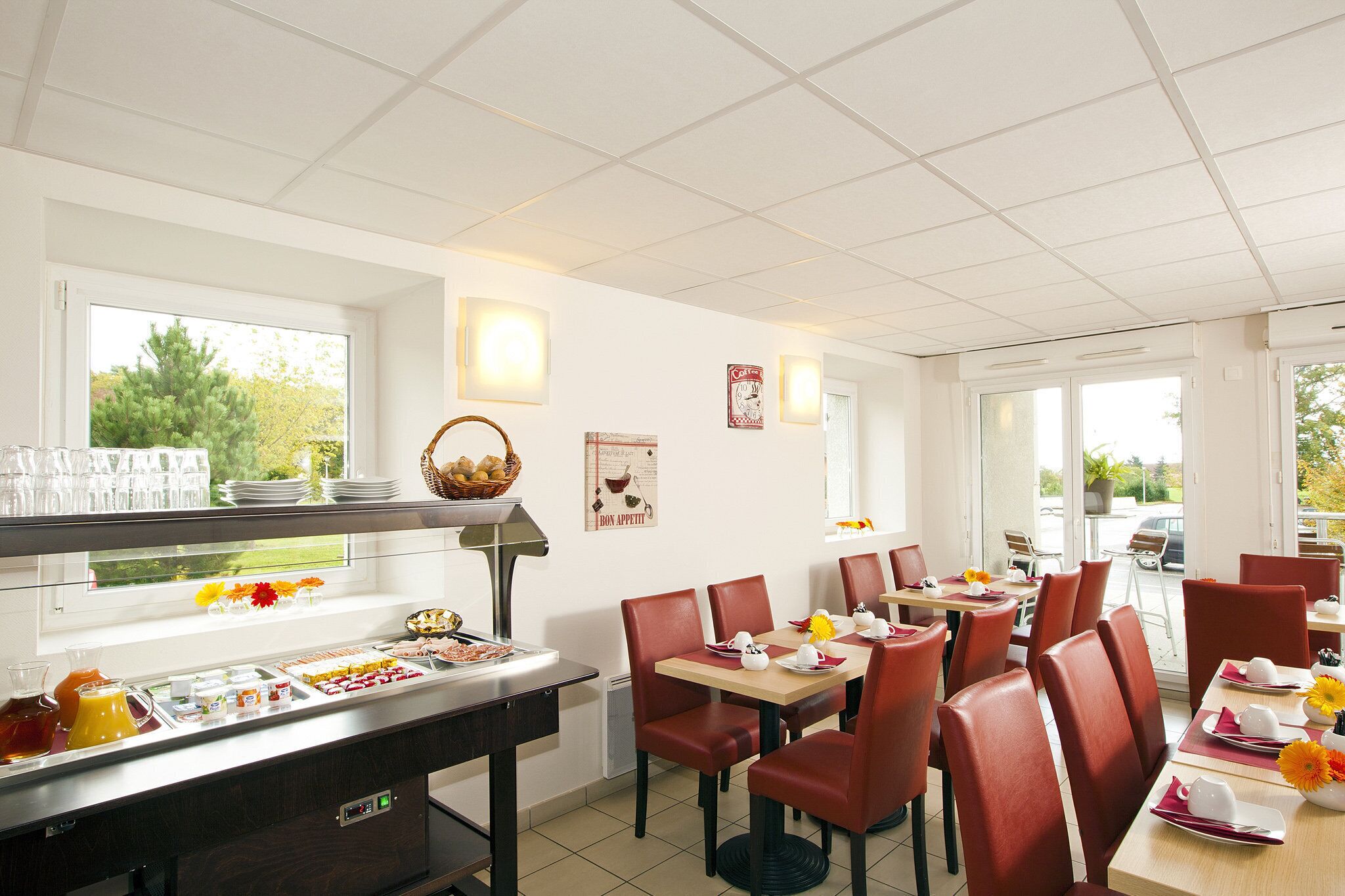 Daily buffet breakfast (EUR 17 per person)
