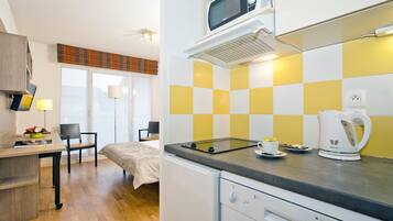 Studio | Private kitchen | Fridge, microwave, stovetop, dishwasher