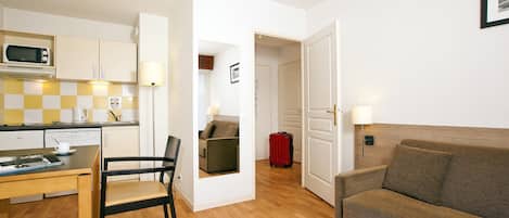 In-room safe, desk, soundproofing, free WiFi