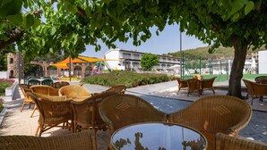 Bar en bord de piscine