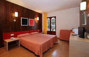 Habitación doble (2 Adults) | Caja fuerte, wifi gratis, ropa de cama