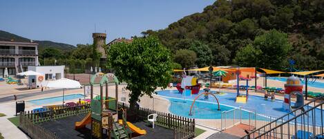 Outdoor pool, pool loungers