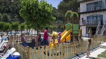Children’s play area – outdoor