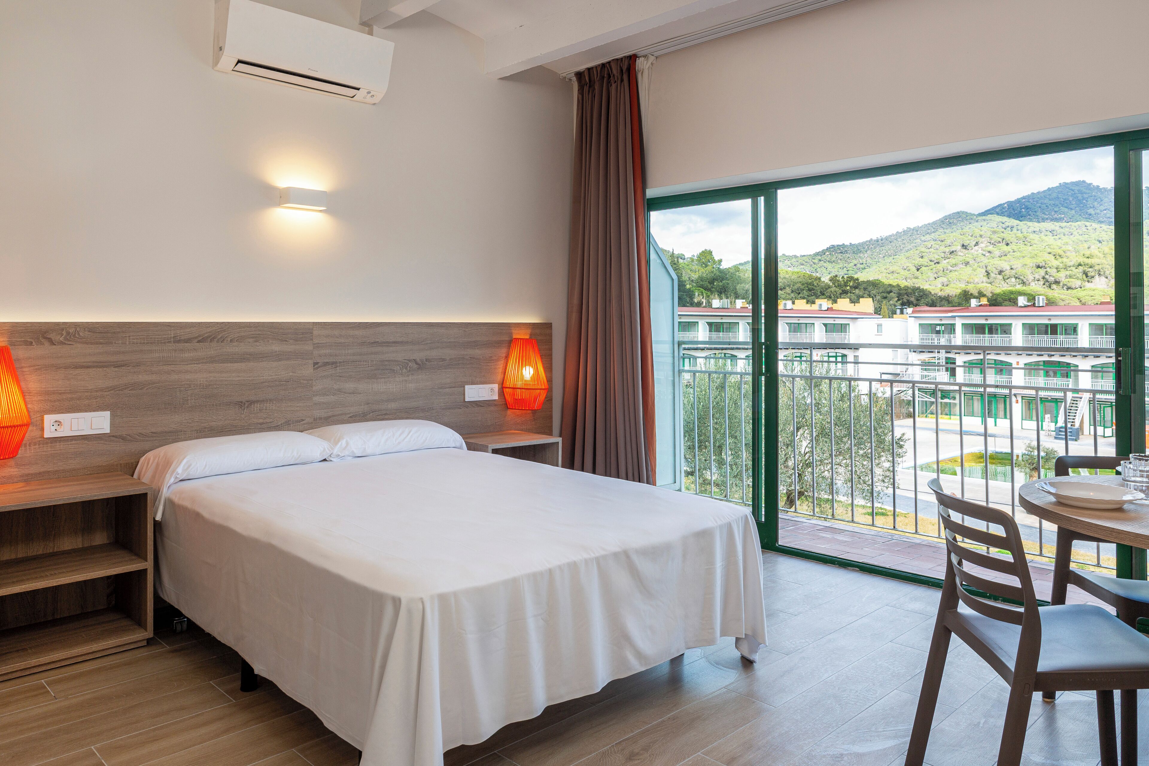 In-room safe, free WiFi, bed sheets