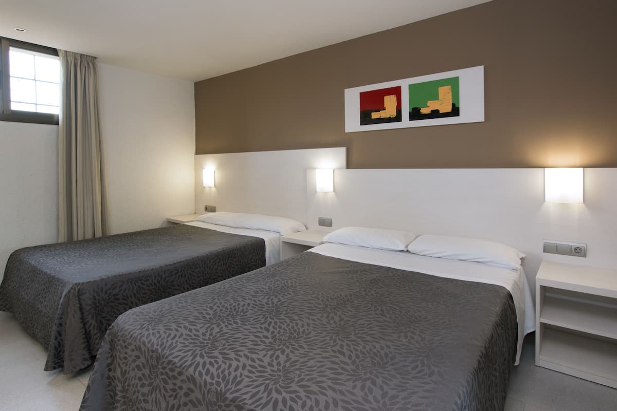 Cofres nos quartos, Wi-Fi de cortesia, roupa de cama