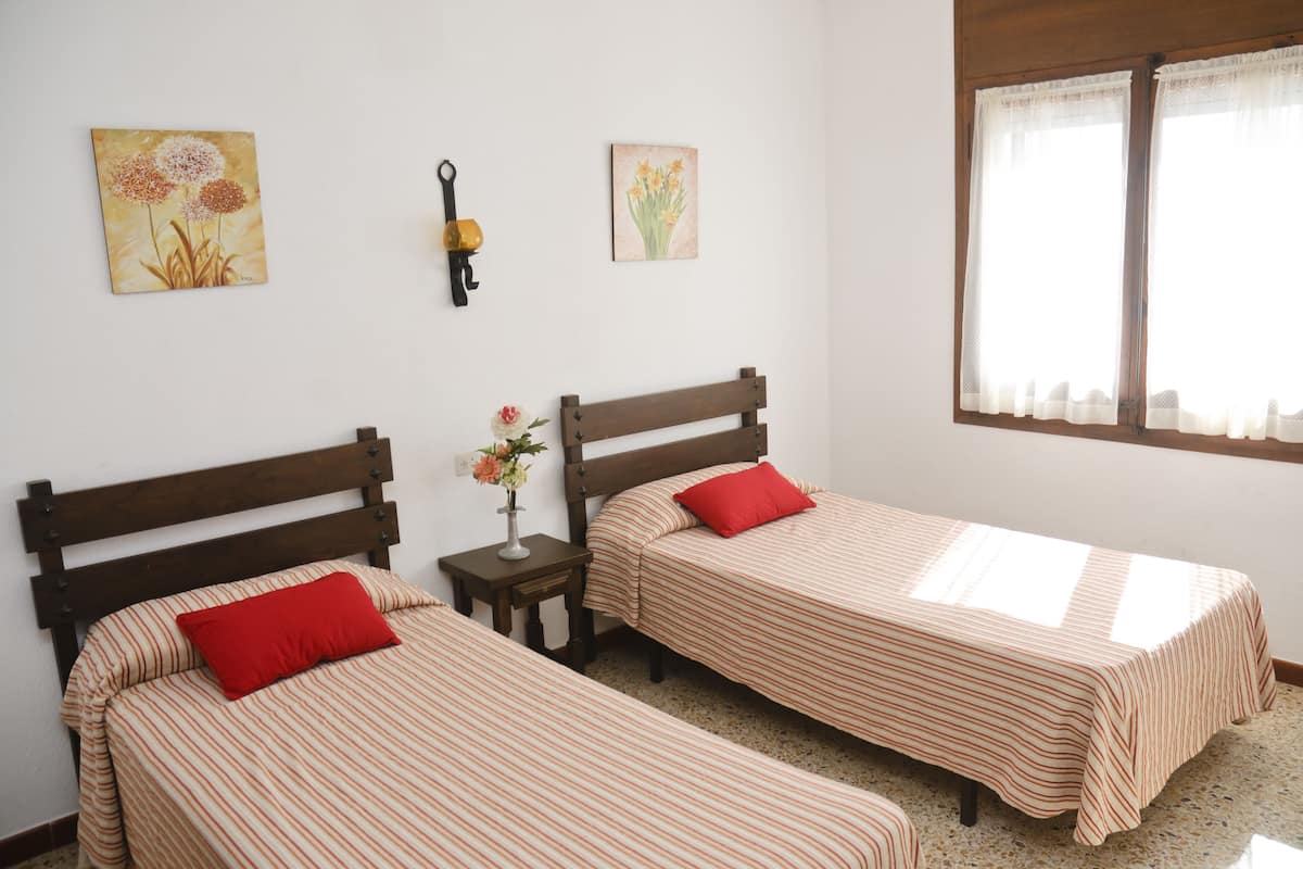 Individually decorated, cribs/infant beds, free WiFi