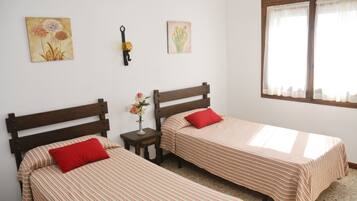 Individually decorated, cots/infant beds, free WiFi