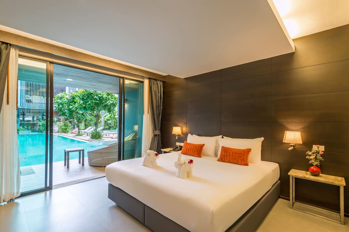Deluxe Pool Access Room