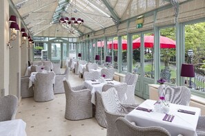 Frukost, lunch och middag serveras