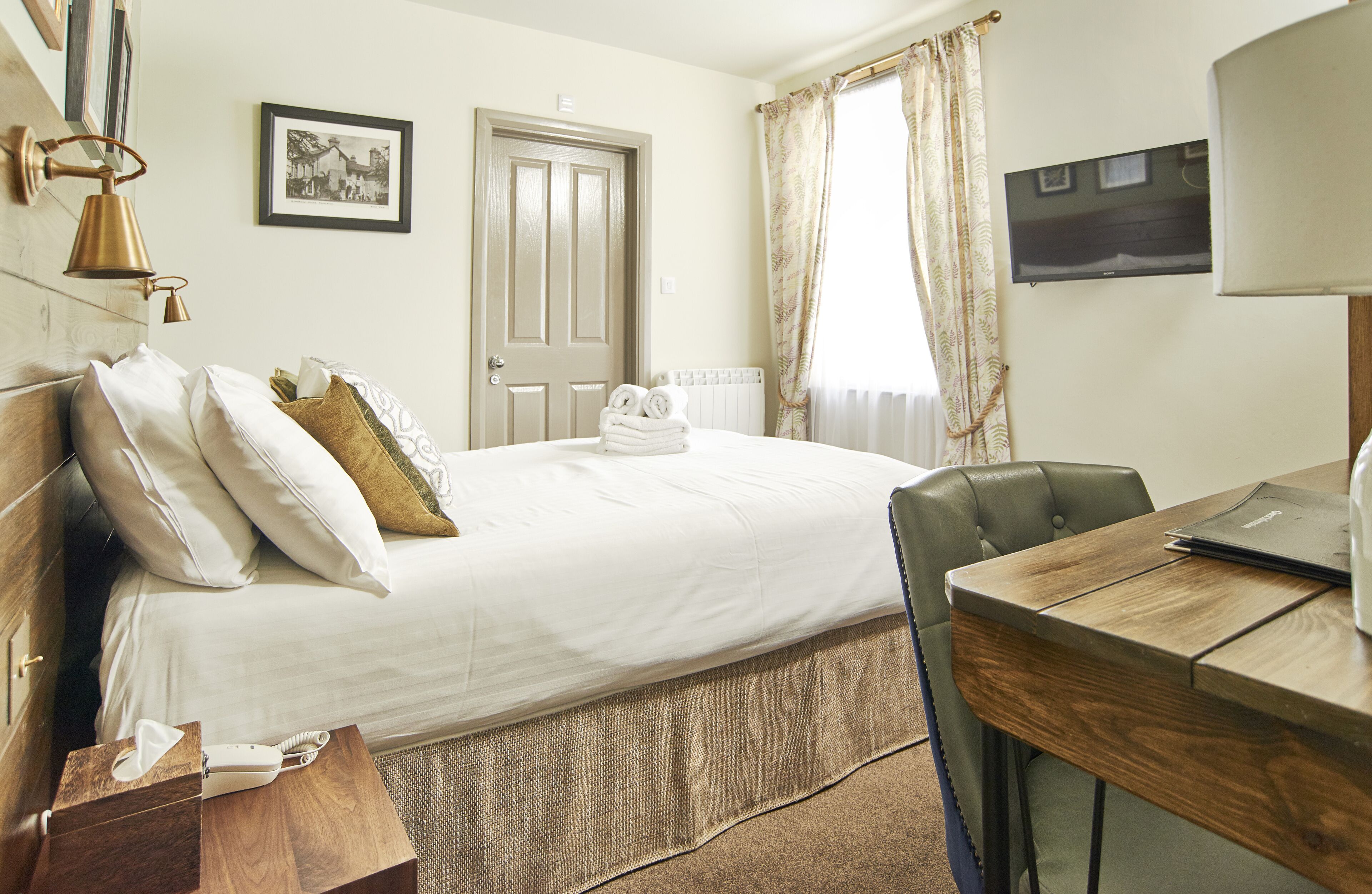 特色装修、特色家居、办公桌、笔记本电脑工作区